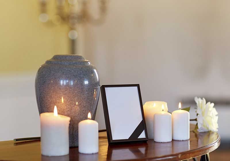 Velas sobre mesa
